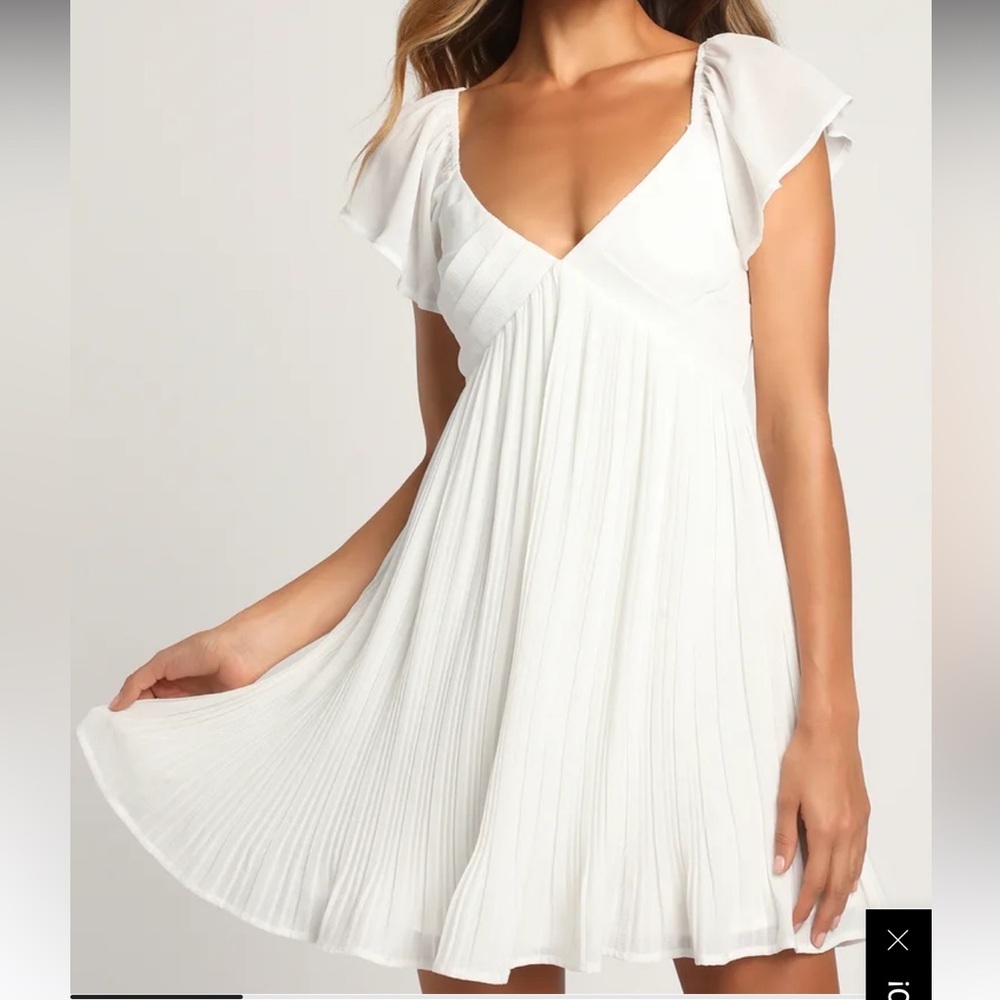 LULU’S White Pleated Dress